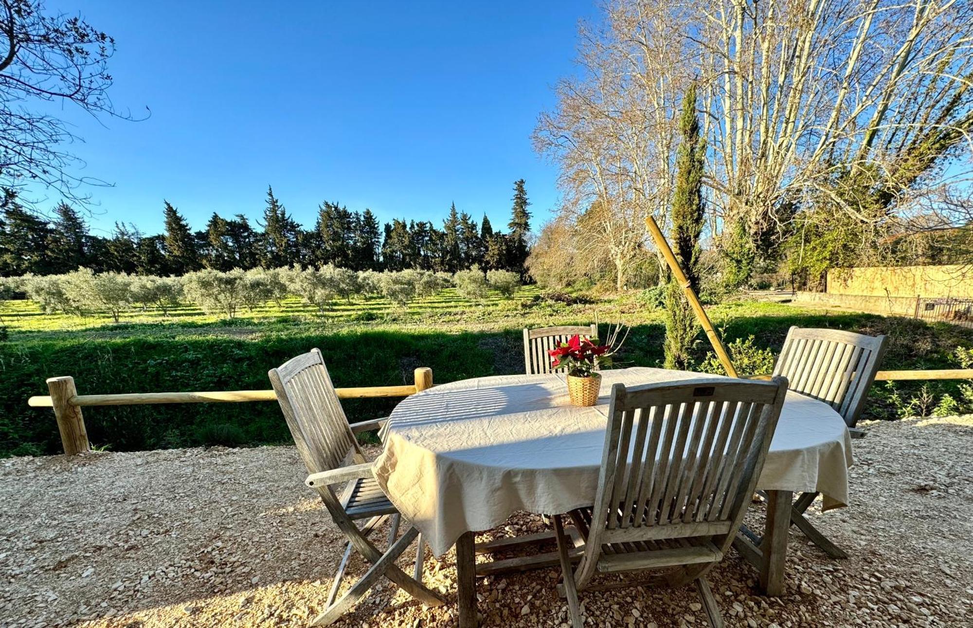 Bed and Breakfast Mas Campau Fontvieille Esterno foto