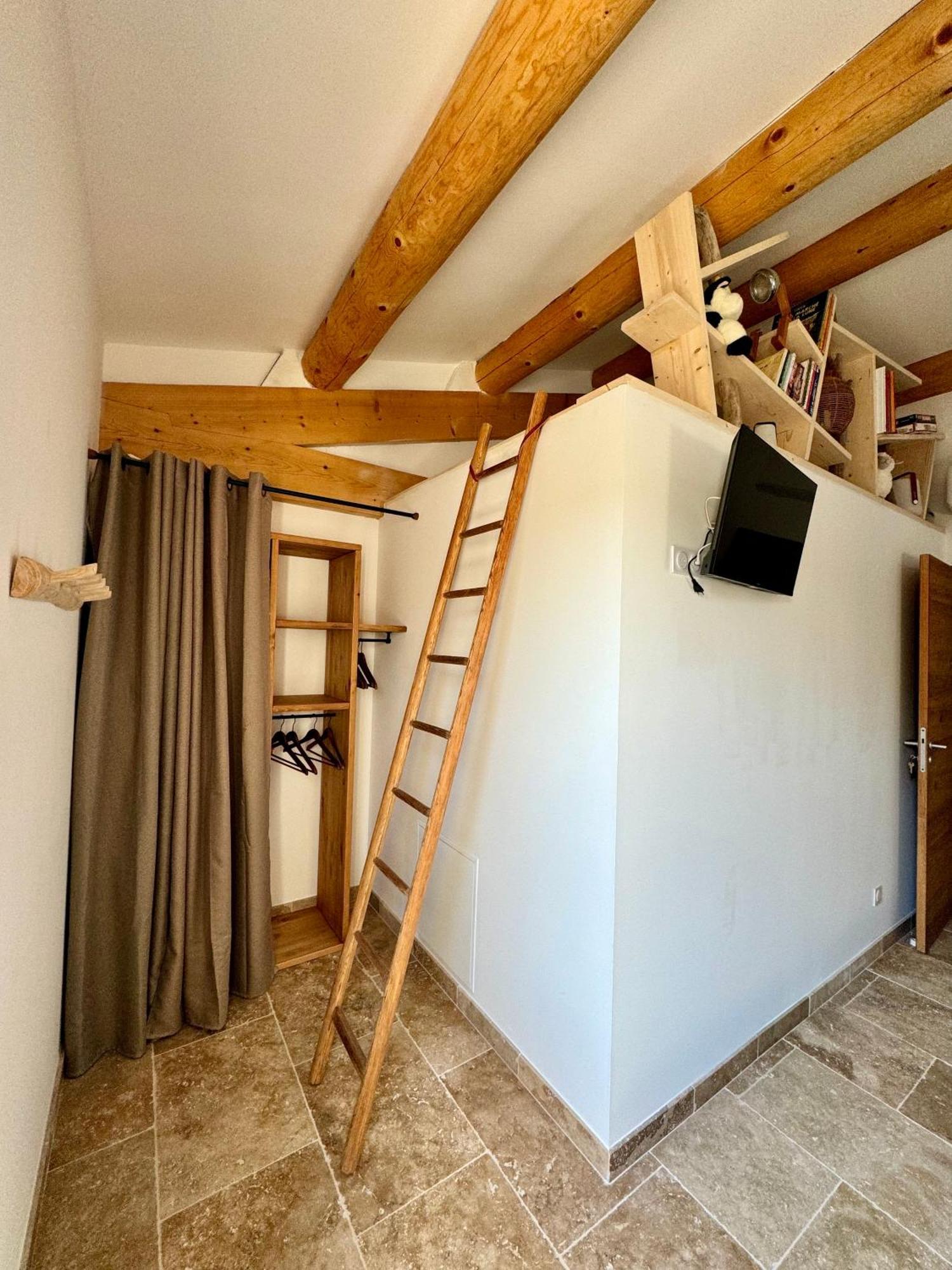 Bed and Breakfast Mas Campau Fontvieille Esterno foto